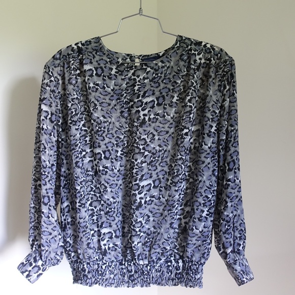 Vintage Snow Leopard Print Blouse with Shoulder Pads and Shirred Hem Size Large - Picture 2 of 6